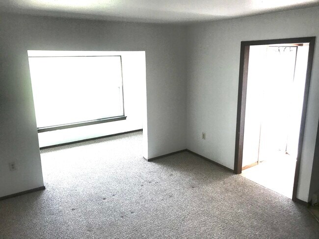Building Photo - 37 E Monroe Ave