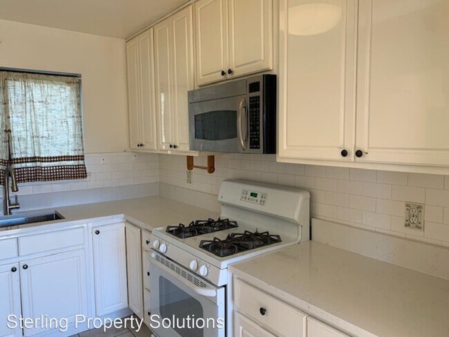 Building Photo - 2 br, 1.5 bath House - 31 Hillside Terrace #D