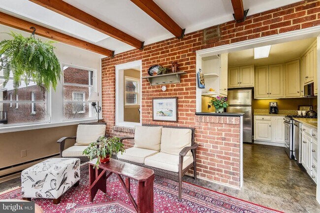Foto del edificio - Ideal 4BR, 3BA Single-Family Home in Alexandria