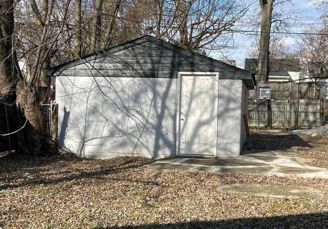 Building Photo - 2709 W Kentucky St