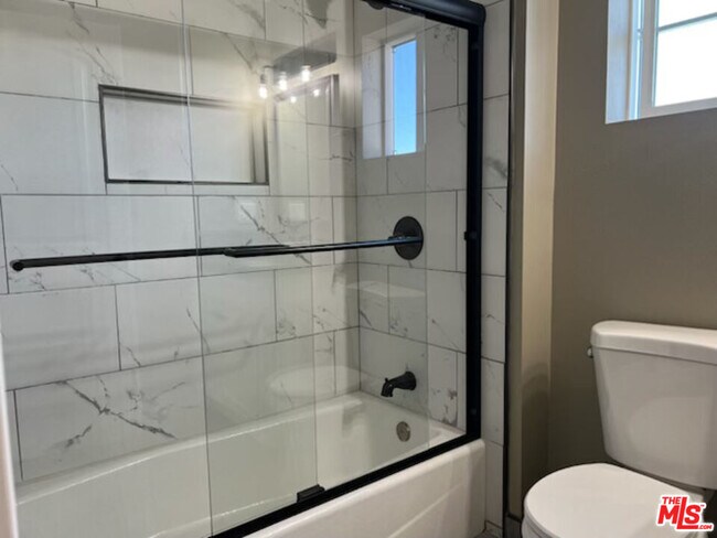 Foto del edificio - 334 Stepney St