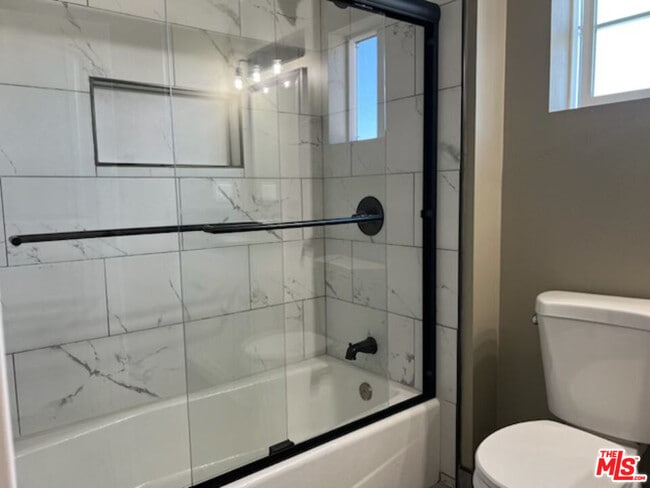 Building Photo - 334 Stepney St