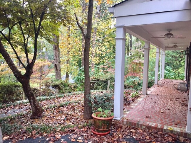 Foto del edificio - 4625 Kings Down Rd