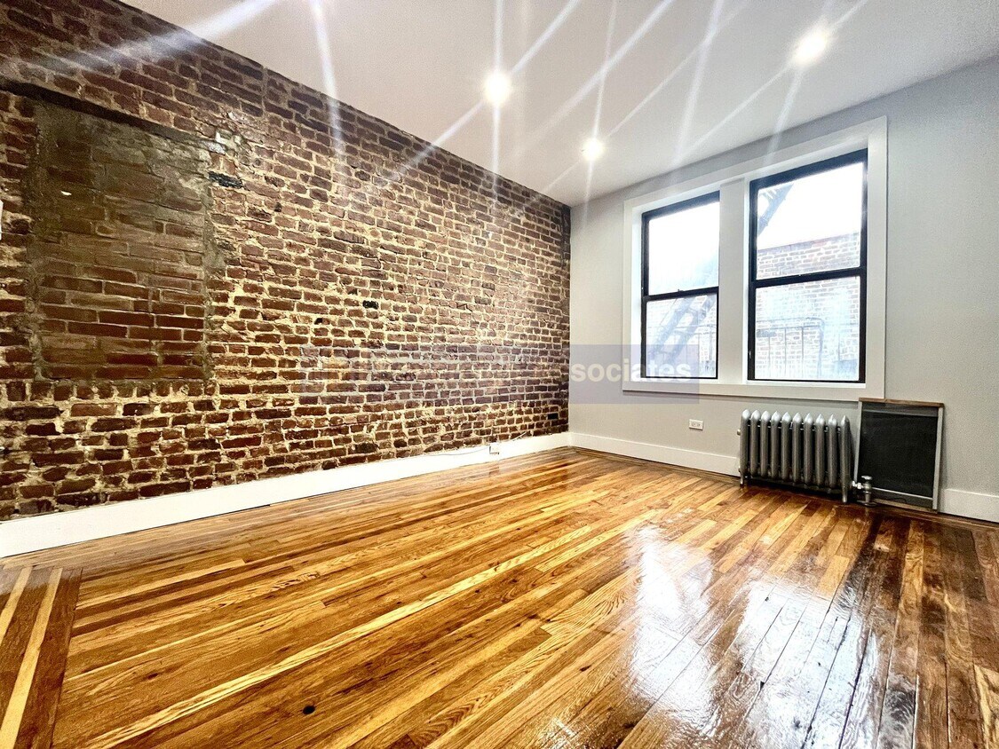 Primary Photo - 564 West 189th