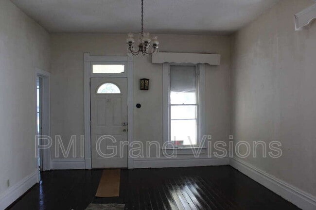 Building Photo - 1657 E Main St