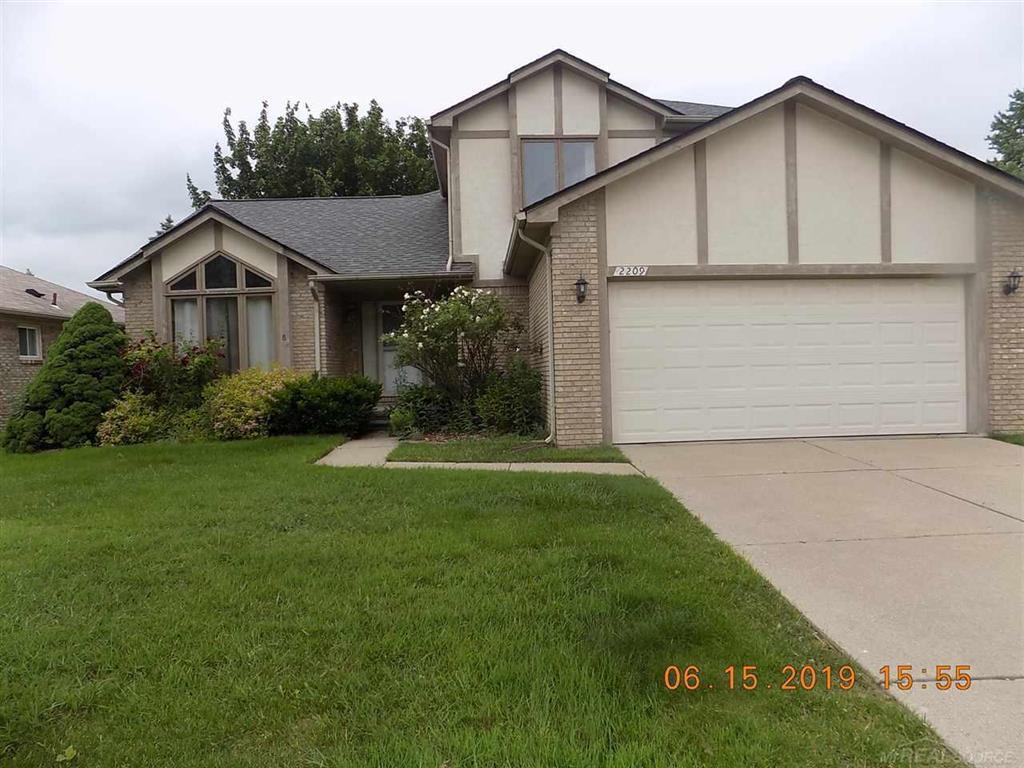 Primary Photo - 2209 Camelot Dr