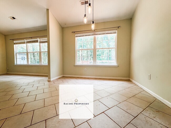 Building Photo - Charming Home in the Heart of Greenville