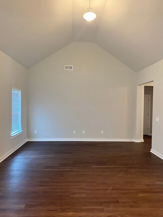 Foto del edificio - Home for Rent in Jasper, AL...View with 48...