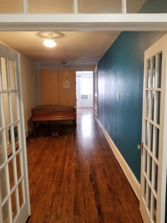 Building Photo - 364 8th St