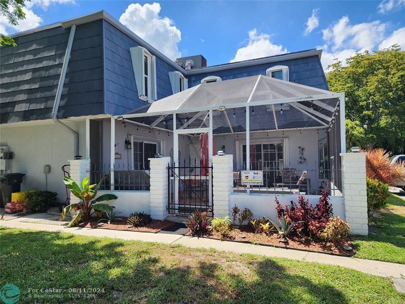 Foto principal - 12063 Basin St W
