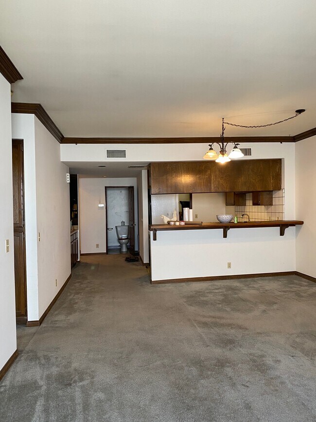 Dining area and kitchen - 1812 Overland Ave