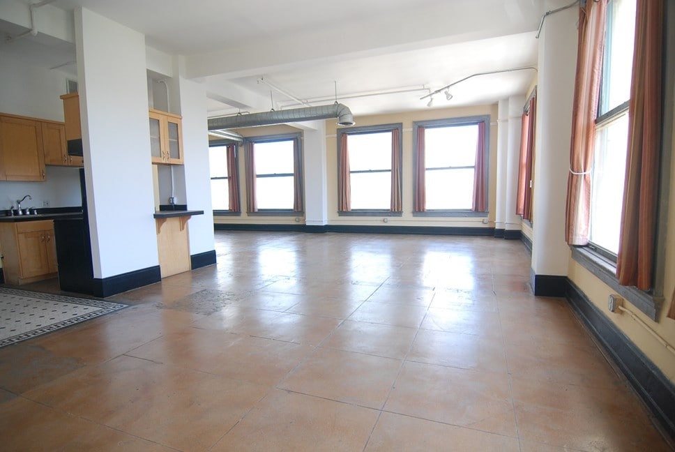 Primary Photo - 109 W 2nd St