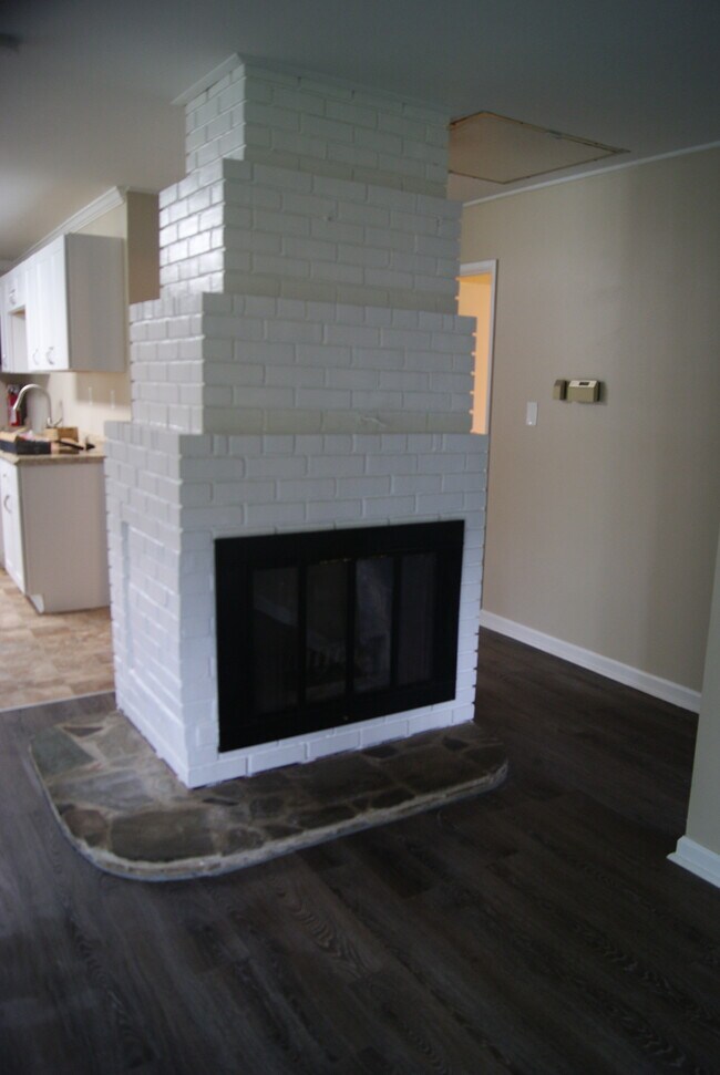 Building Photo - 25 Martindale Dr
