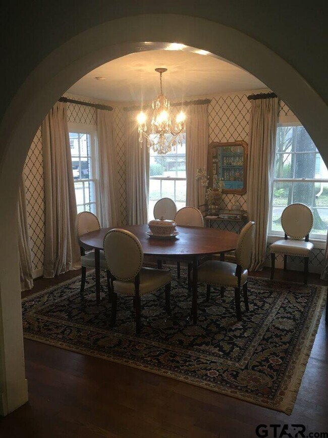 Foto del edificio - 2006 Hilltop Dr