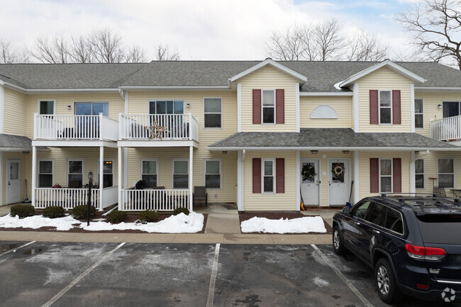 Building Photo - Cambridge Manor