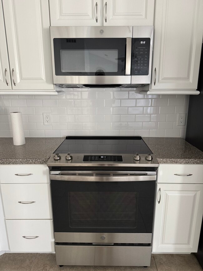 brand new stove - 5604 Eagle Lake Dr