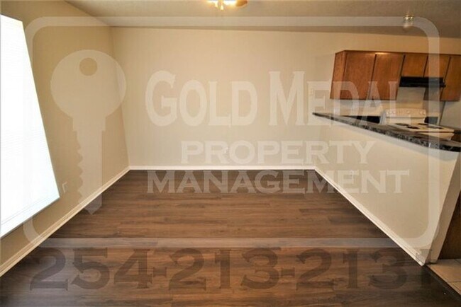 Foto del edificio - 1106 Leslie Cir