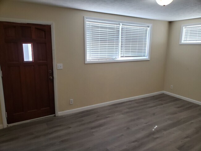 Foto del edificio - Triplex - 2 Bdrm/1Bath  Kingsport TN