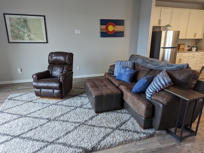 Building Photo - 3 br, 2.5 bath House - 4239 Parkwood Trail