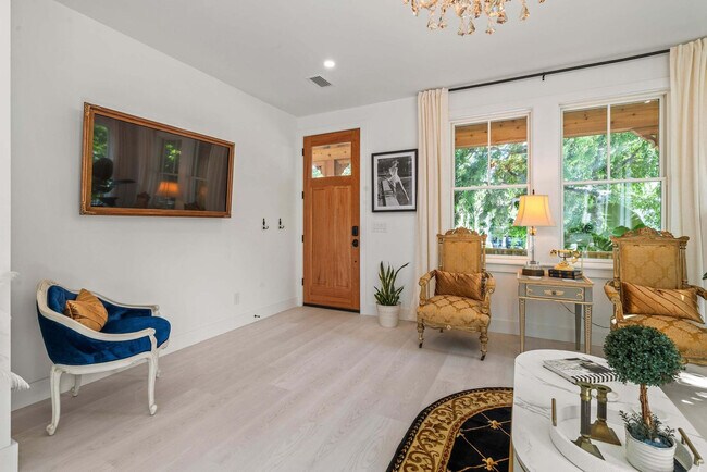 Foto del edificio - 28 W Castillo Dr