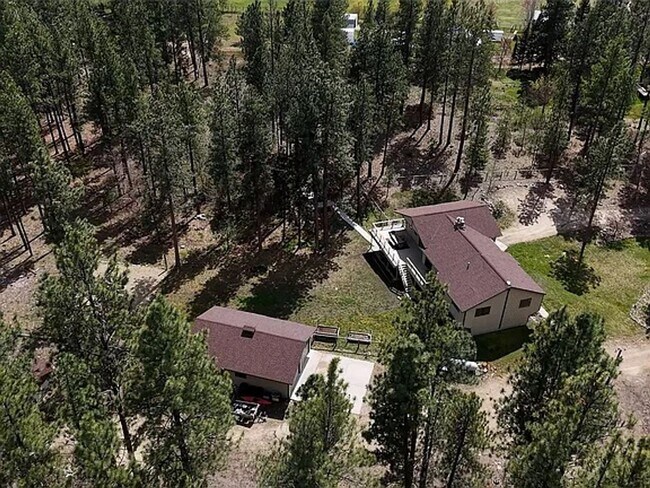 Foto del edificio - Beautiful spacious 3 bed, 3 bath home situated on 2.53 private acres in Stevensville.