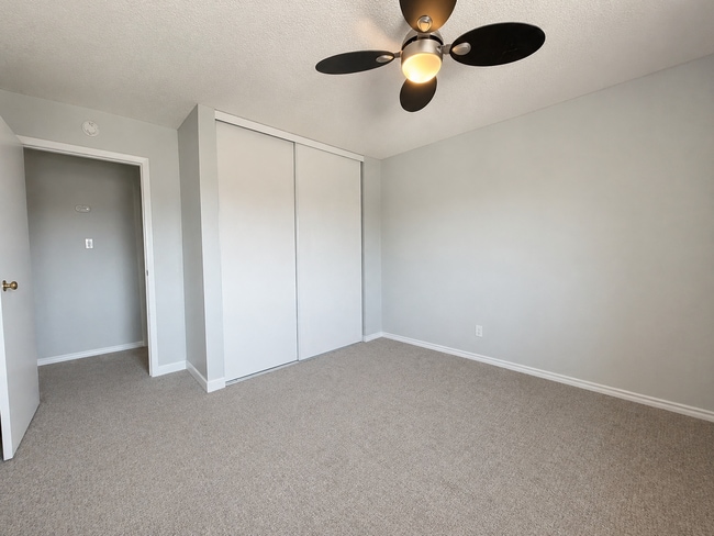 Building Photo - 49-140 Conway Drive London Ontario N6E 3N2