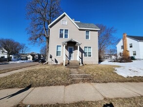 Building Photo - 902 5th Ave