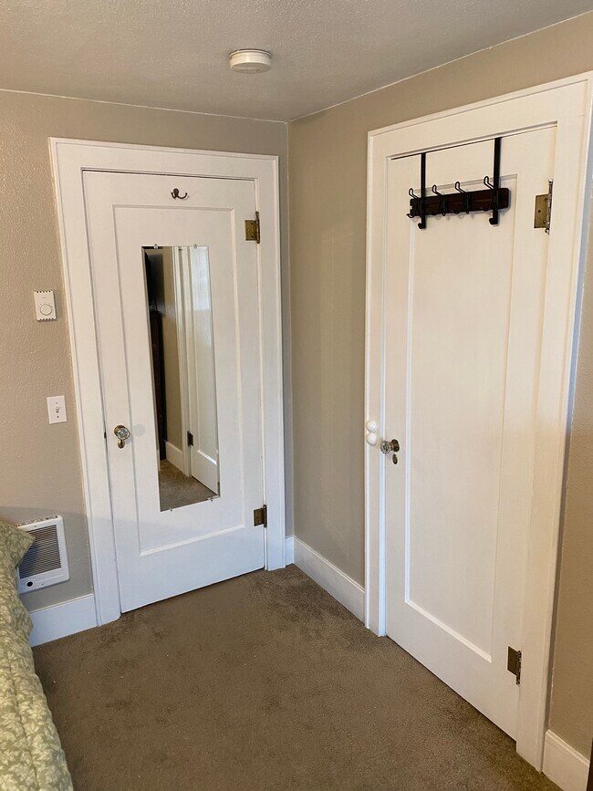 Bedroom/closet door - 419 NW 16th St