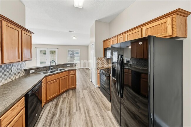 Building Photo - 3201 Ginny Lake Dr
