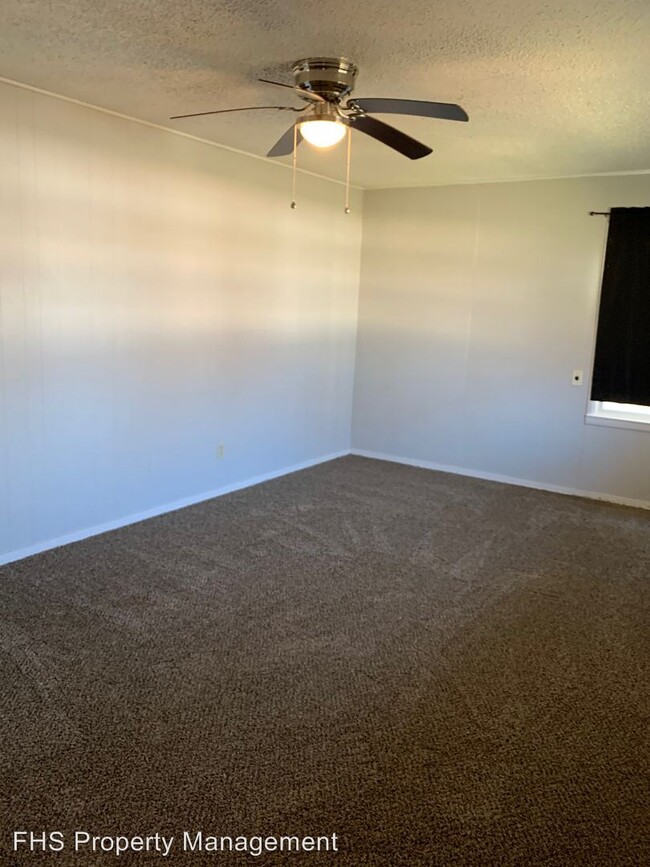 Building Photo - 3 br, 1 bath House - 638 N Phelps