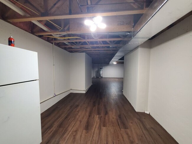 Foto del edificio - Beautifully Upgraded Semi-Detached Home with 3 Bedrooms Plus Den in East Penn School District