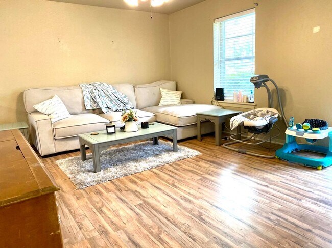 Foto del edificio - 301 Sandy Ln