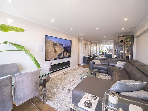 Foto del edificio - 1625 Emmons Ave