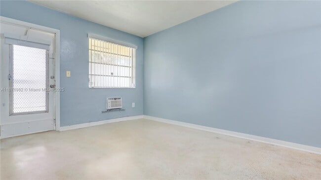 Foto del edificio - 28 NW 170th St