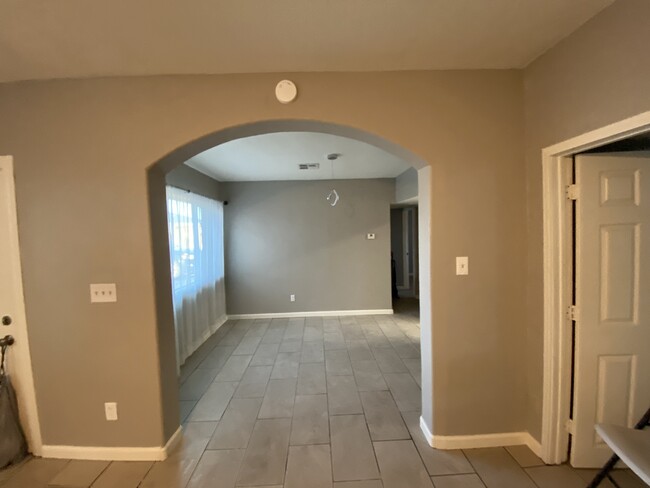 Dining room - 1721 W Colter St