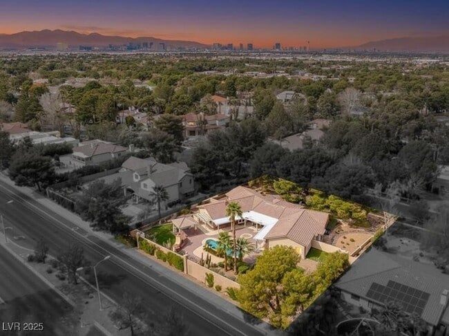 Foto del edificio - 9 Quail Run Rd