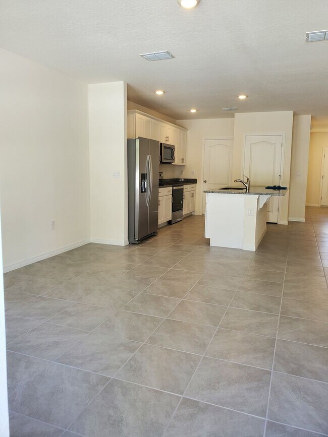 Foto del edificio - Large Port Orange 3/2.5 townhome!