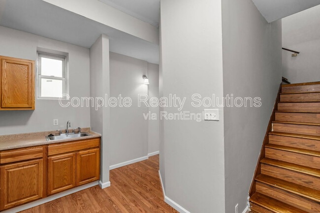 Building Photo - 3021 Iowa Ave