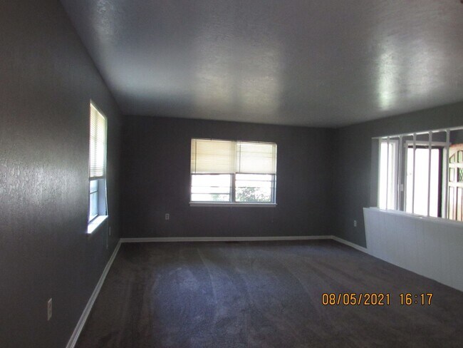 Building Photo - PET FRIENDLY WITH OWNER APPROVAL!!!