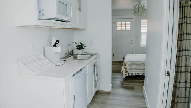 Foto del edificio - Fully Furnished Studio Apartment!