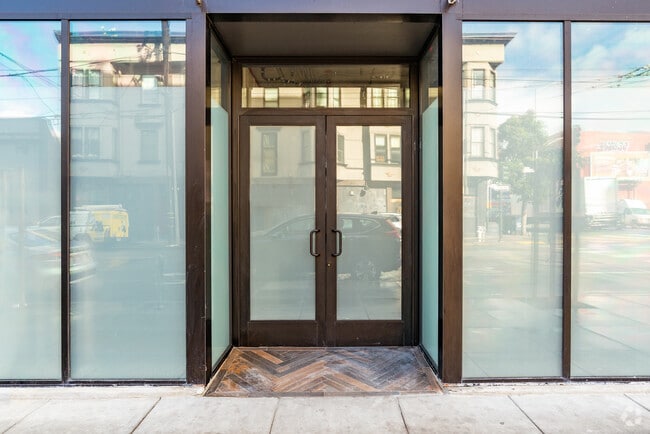 Retail Side Entrance - 1801 Mission St