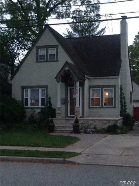 Foto principal - 1754 Victoria St