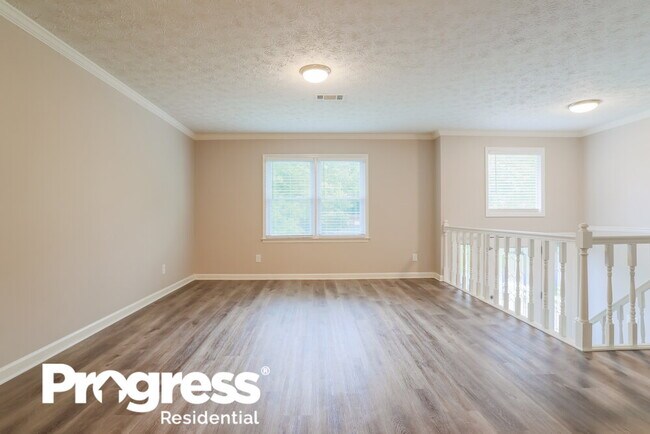 Building Photo - 800 Wayside Dr
