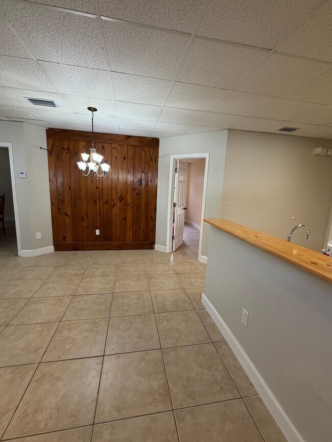 Foto del edificio - 2020 Laurel Ln