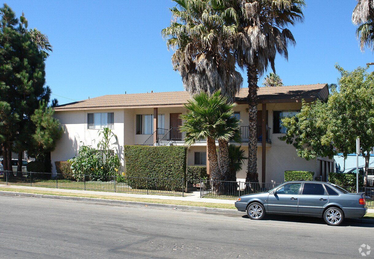 Primary Photo - 5330 Charles St