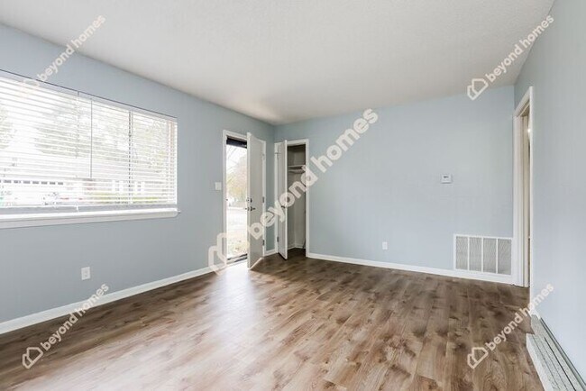 Building Photo - Adorable brick 3 bed, 1.5 bath in Sherwood!