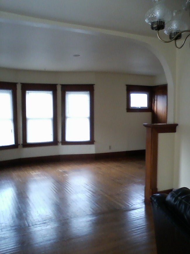 Living rm. w/bay window - 65 Kamper Ave