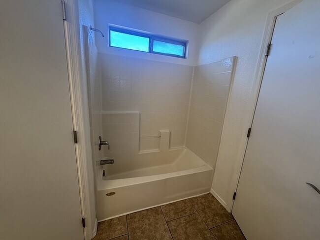 Foto del edificio - Desert Ridge House