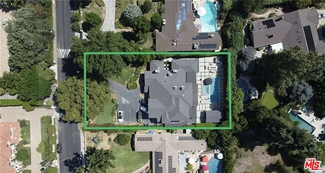 Foto del edificio - 5225 Topeka Dr