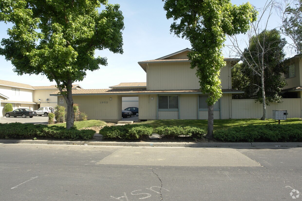 Foto del edificio - 1923 Shadow Brook Dr